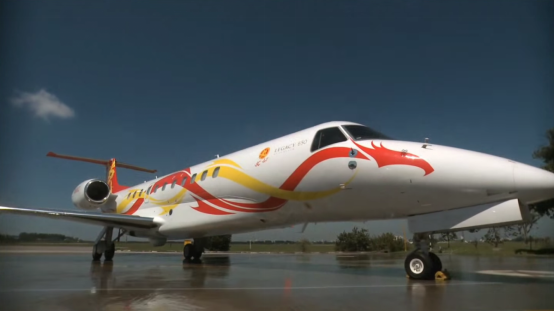 32 成龙私人飞机legacy 500曝光 价值2000万美元