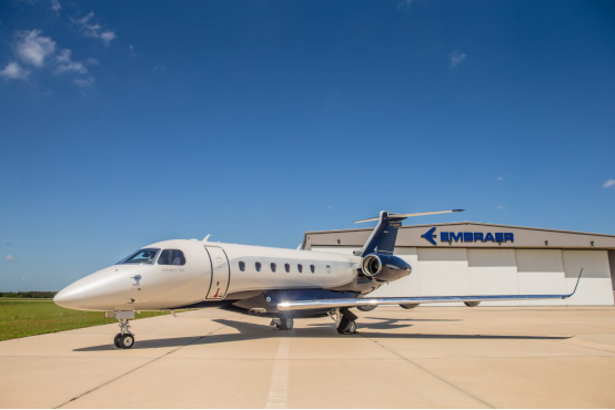 成龙私人飞机legacy500曝光价值2000万美元