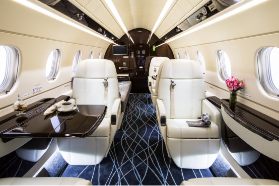 32 成龙私人飞机legacy 500曝光 价值2000万美元