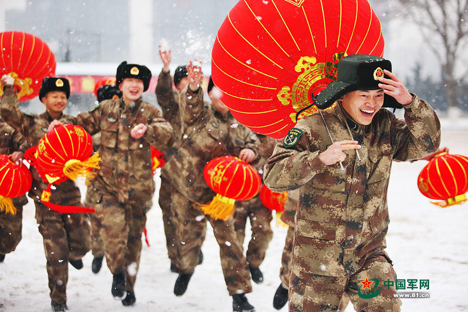 解放军春节送你一万个开心