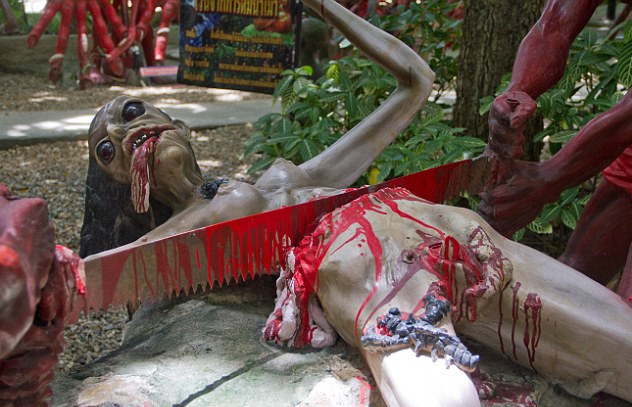 走进泰国超恐怖寺庙蜡人受刑场面警告轮回之苦