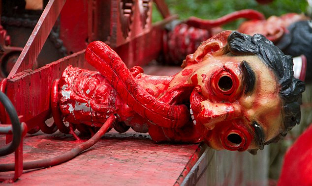 走进泰国超恐怖寺庙蜡人受刑场面警告轮回之苦