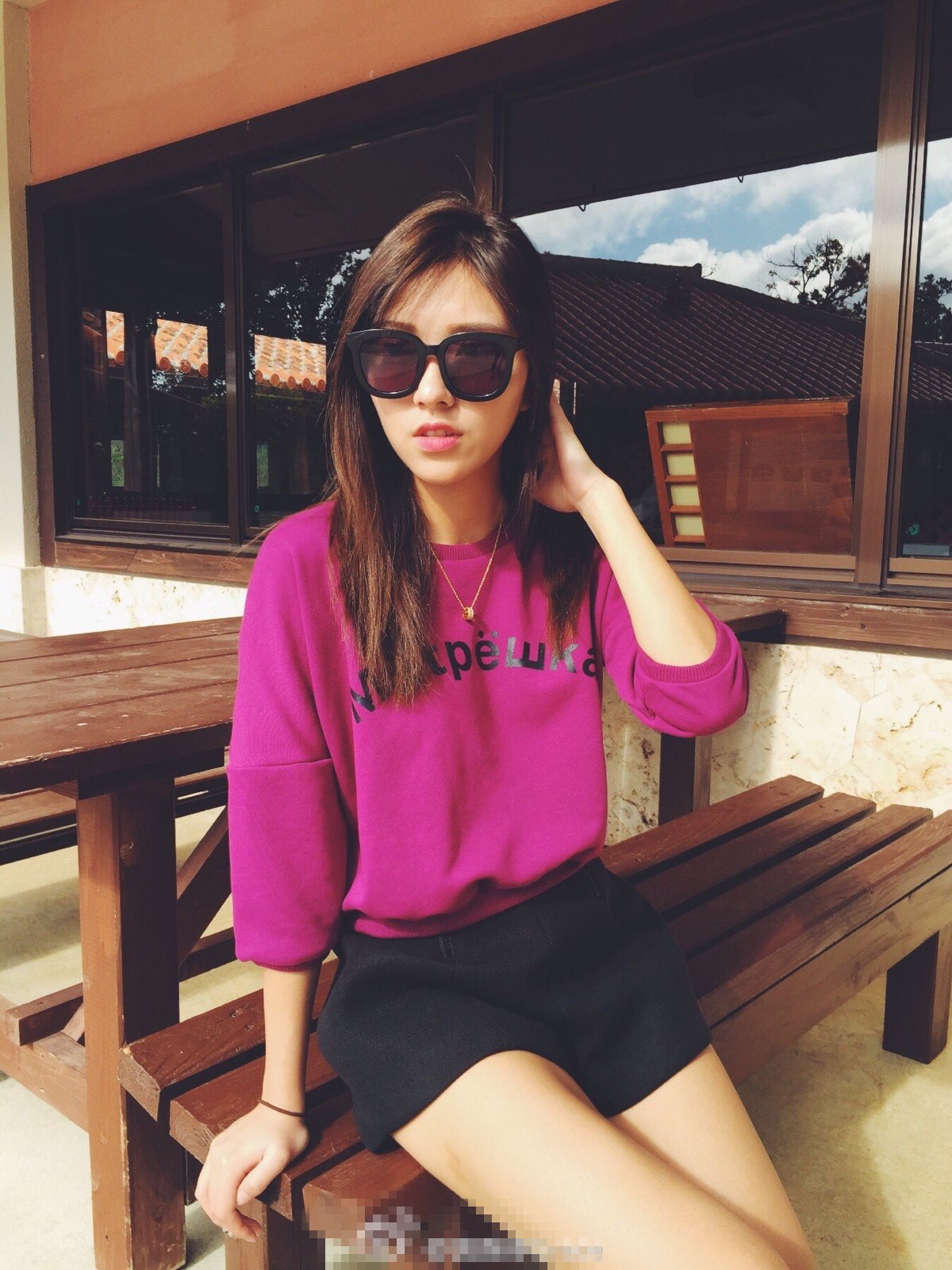 张稀哲女友晒出游照白富美游艇秀美腿