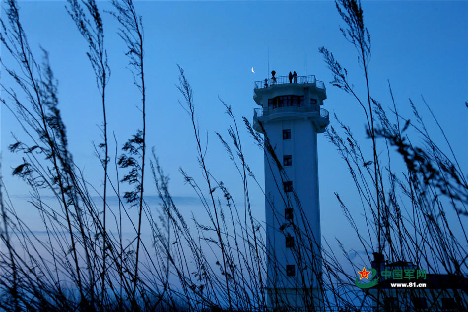 迎接祖国第一缕阳光的我军哨所