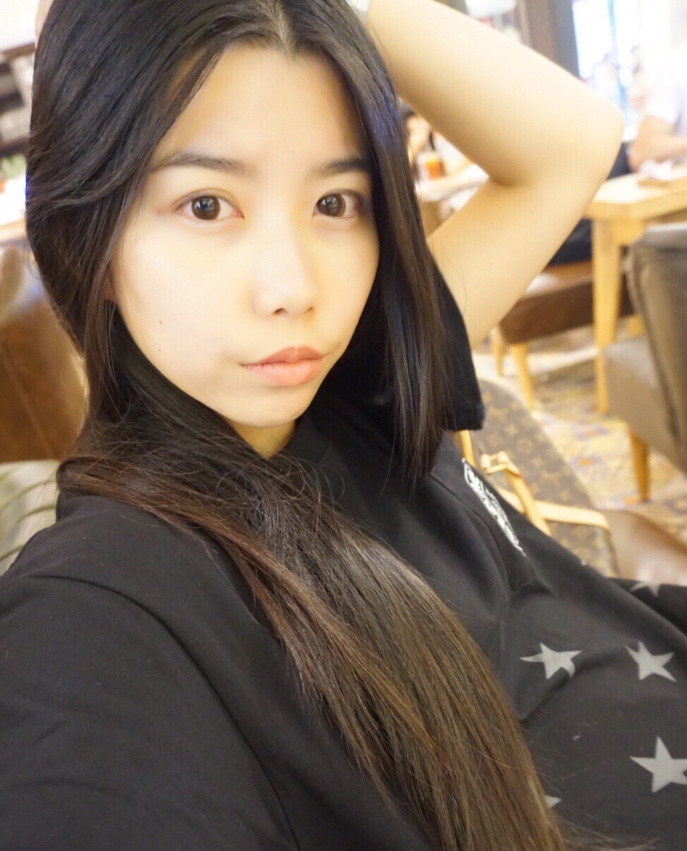 图为何灏浩的清纯自拍照.   38/47 隐藏描述