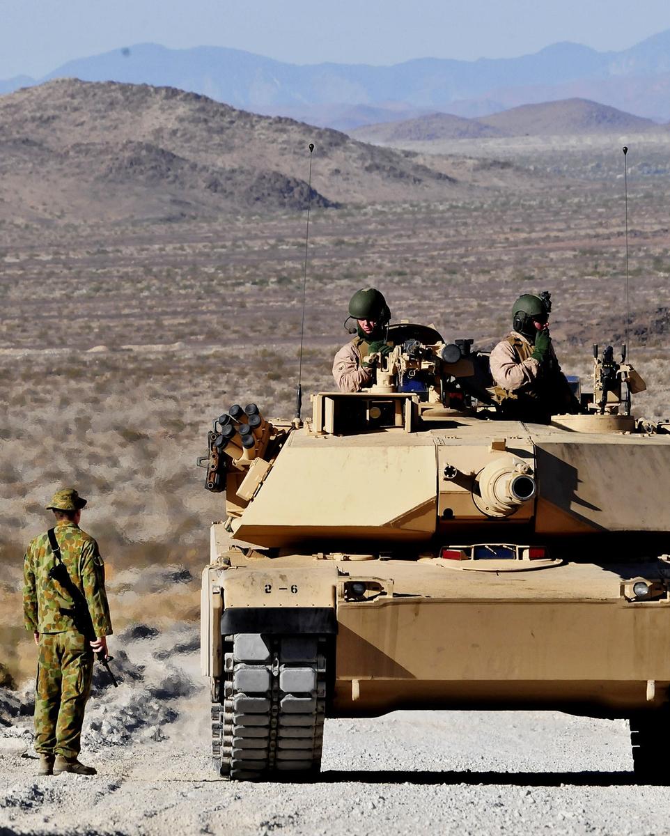 23 澳军装甲部队千里迢迢赴美训练