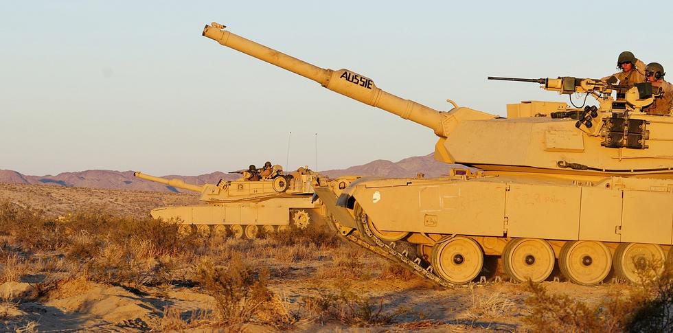 23 澳军装甲部队千里迢迢赴美训练