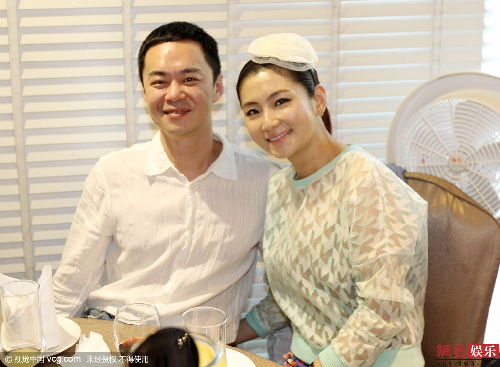 40 selina与老公张承中宣布离婚