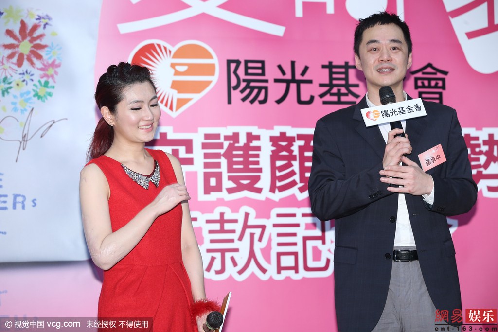 40 selina与老公张承中宣布离婚