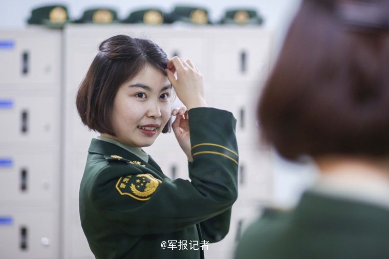 边检站女武警刚柔相济戍国门