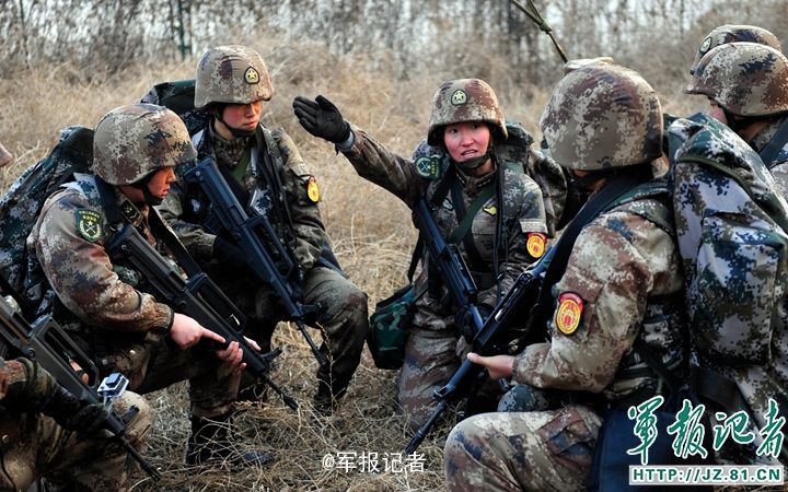 38軍女特種兵狙擊手偽裝專業