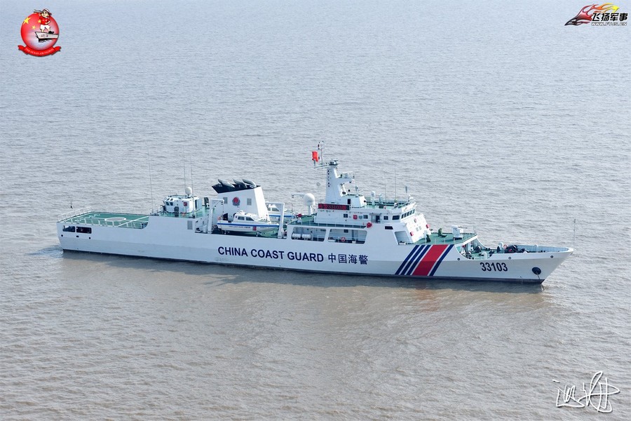网友拍摄了不久前服役的海警33103舰,从俯视角度看这艘被称为是"056版