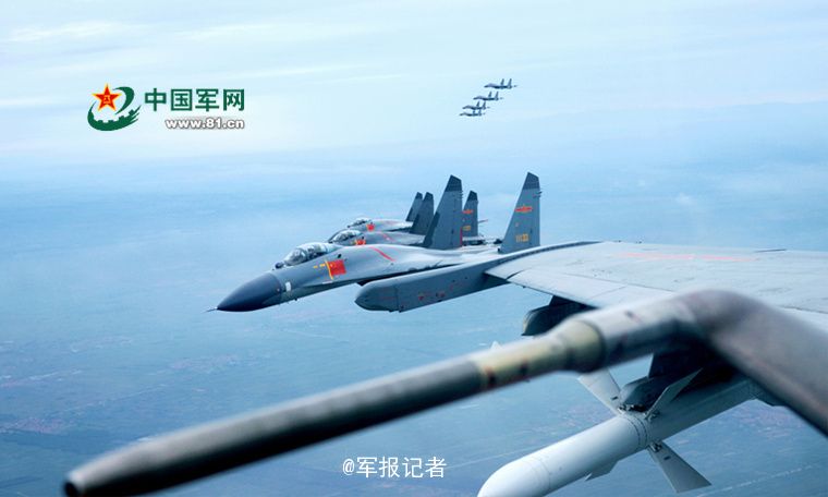 中国空军歼11大编队壮观齐飞