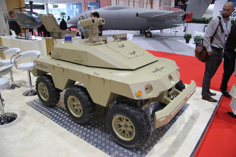 美国先进隐身无人机亮相展会