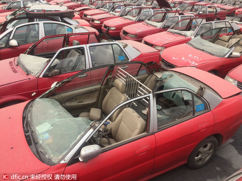 太原现出租车坟场数千辆报废车堆积如麻