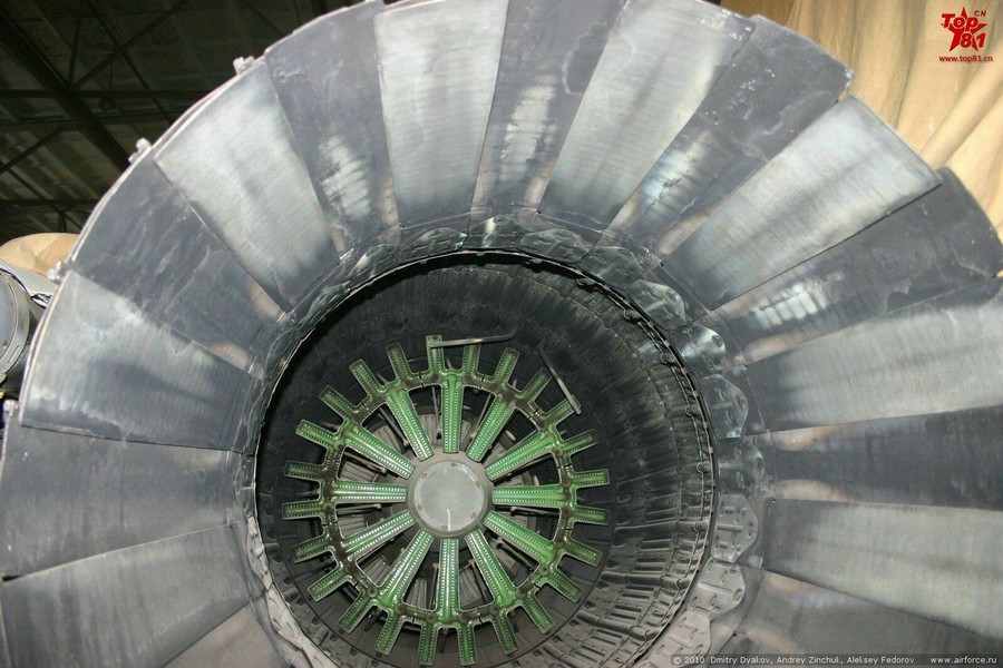 来看形形色色的战斗机尾喷管