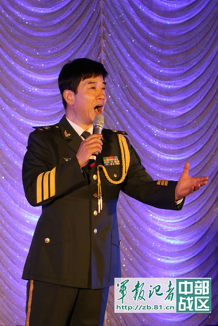 24 文工团赴铁军猛虎师慰问演出