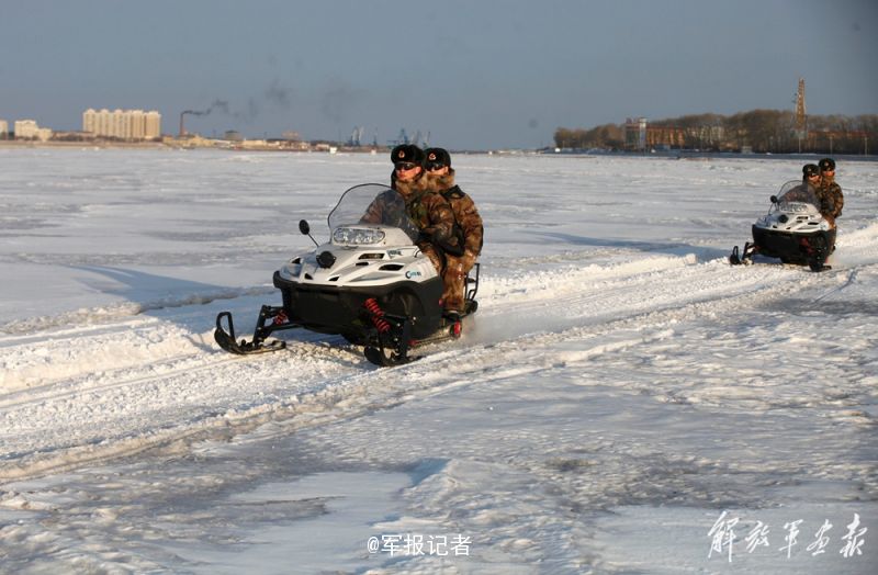 9 "北极"哨兵演习用冰块做掩体