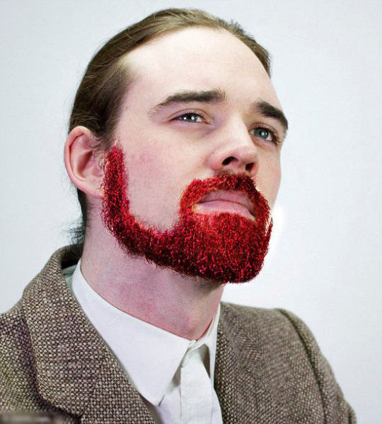 外国潮男新时尚胡子上撒荧光粉