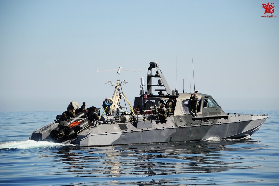 美军幽灵快艇演绎"水上飞"