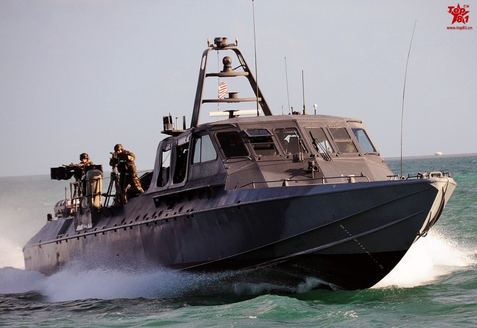 美军幽灵快艇演绎"水上飞"