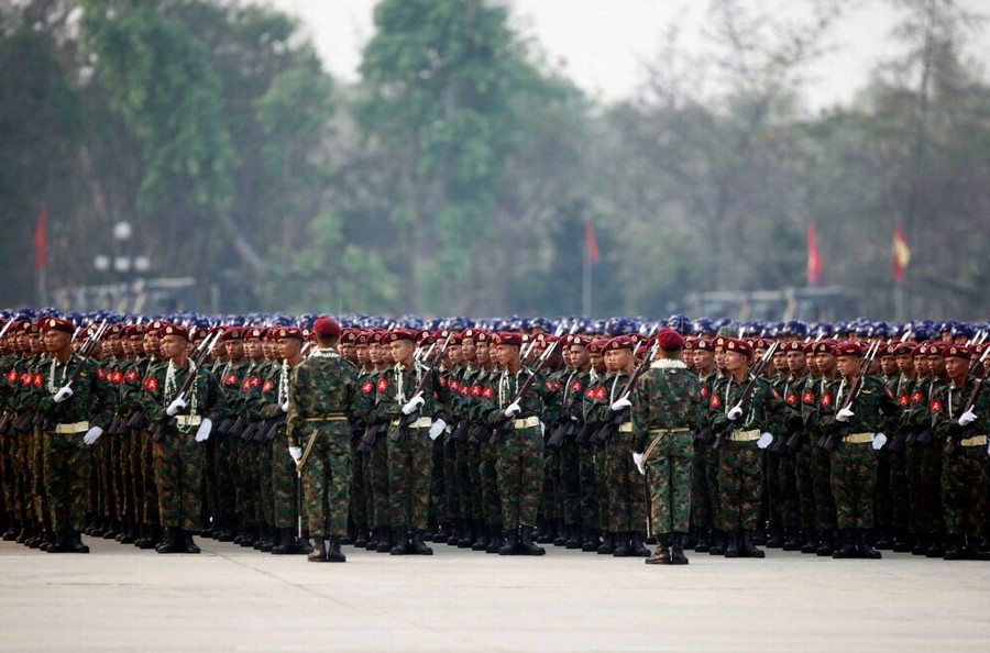 缅甸阅兵式大批中国造武器撑场