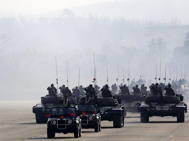 缅甸阅兵式大批中国造武器撑场