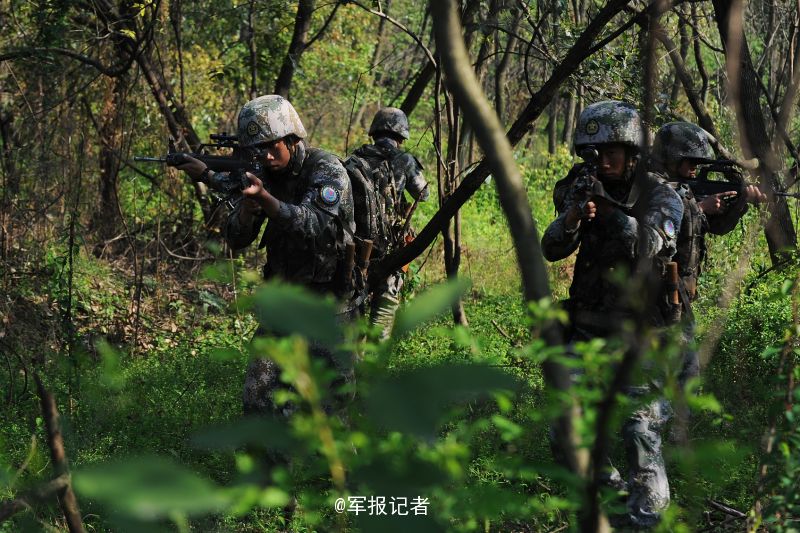 看解放军侦察兵怎么春游