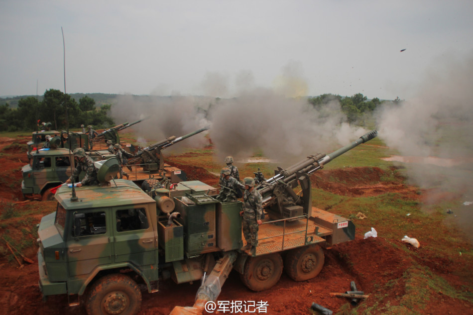 第41军卡车炮群齐射场面震撼