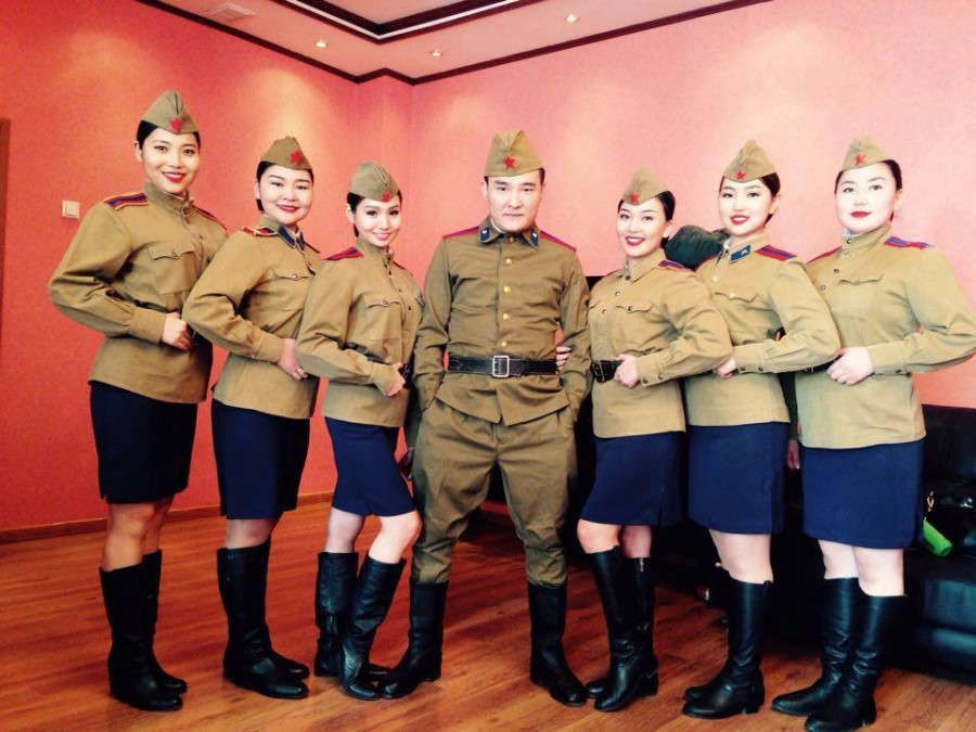 12 蒙古军队文工团劳军女兵颜值高