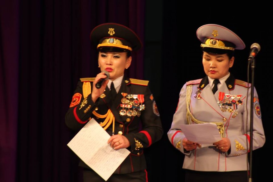 12 蒙古军队文工团劳军女兵颜值高