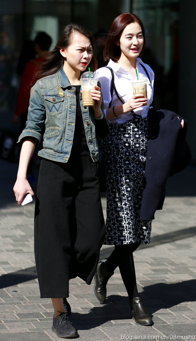 街拍三里屯个性潮女