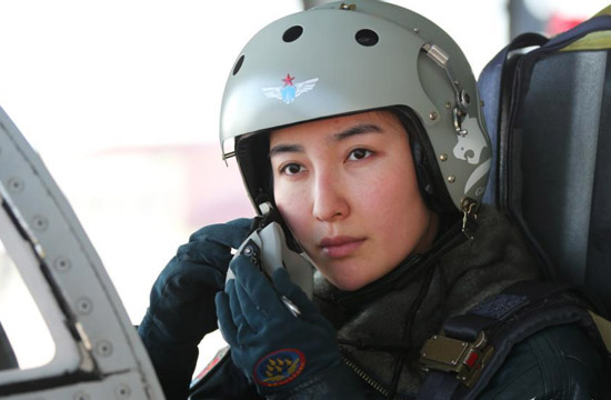 飞豹战机前舱女飞行员即将诞生