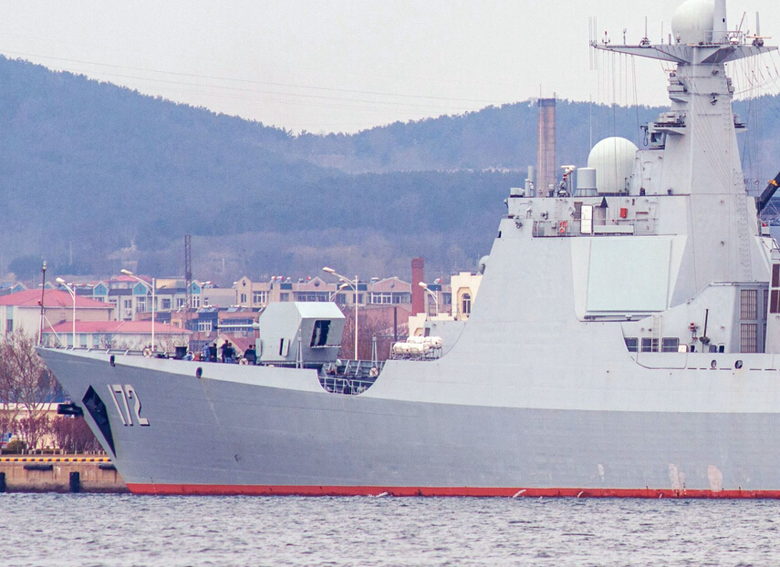 052d昆明舰现身北海舰队军港