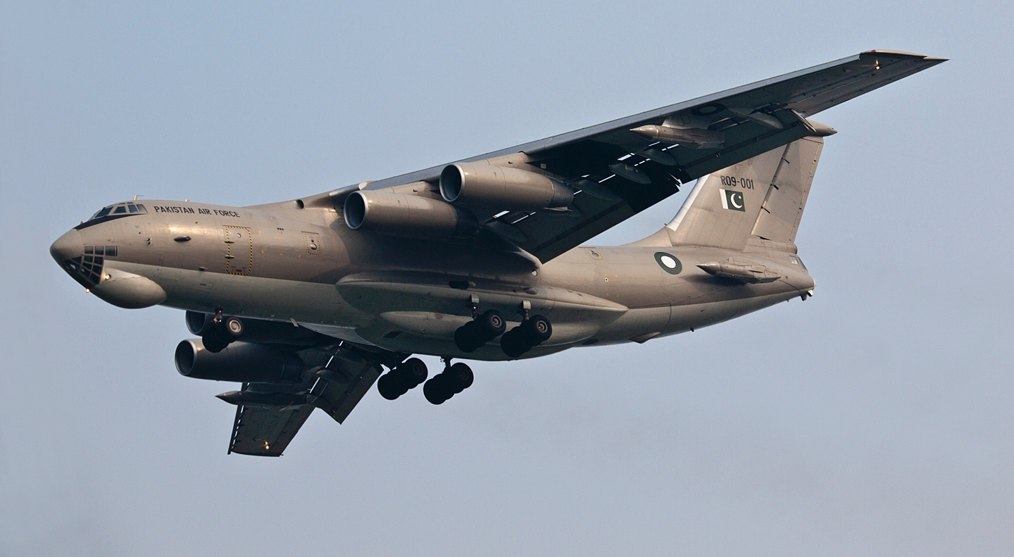 8 疑似中国空军涂装伊尔78现身