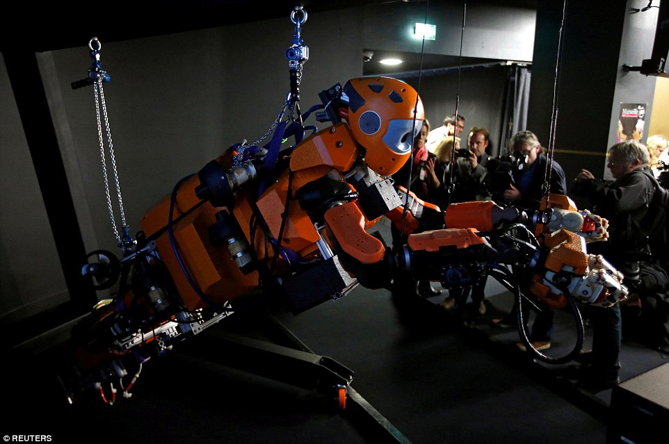 9 美大学研发"机器美人鱼" 帮助探寻沉船宝藏