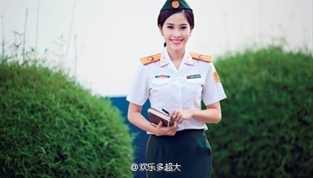 越南女兵穿新式軍服大拍靚照