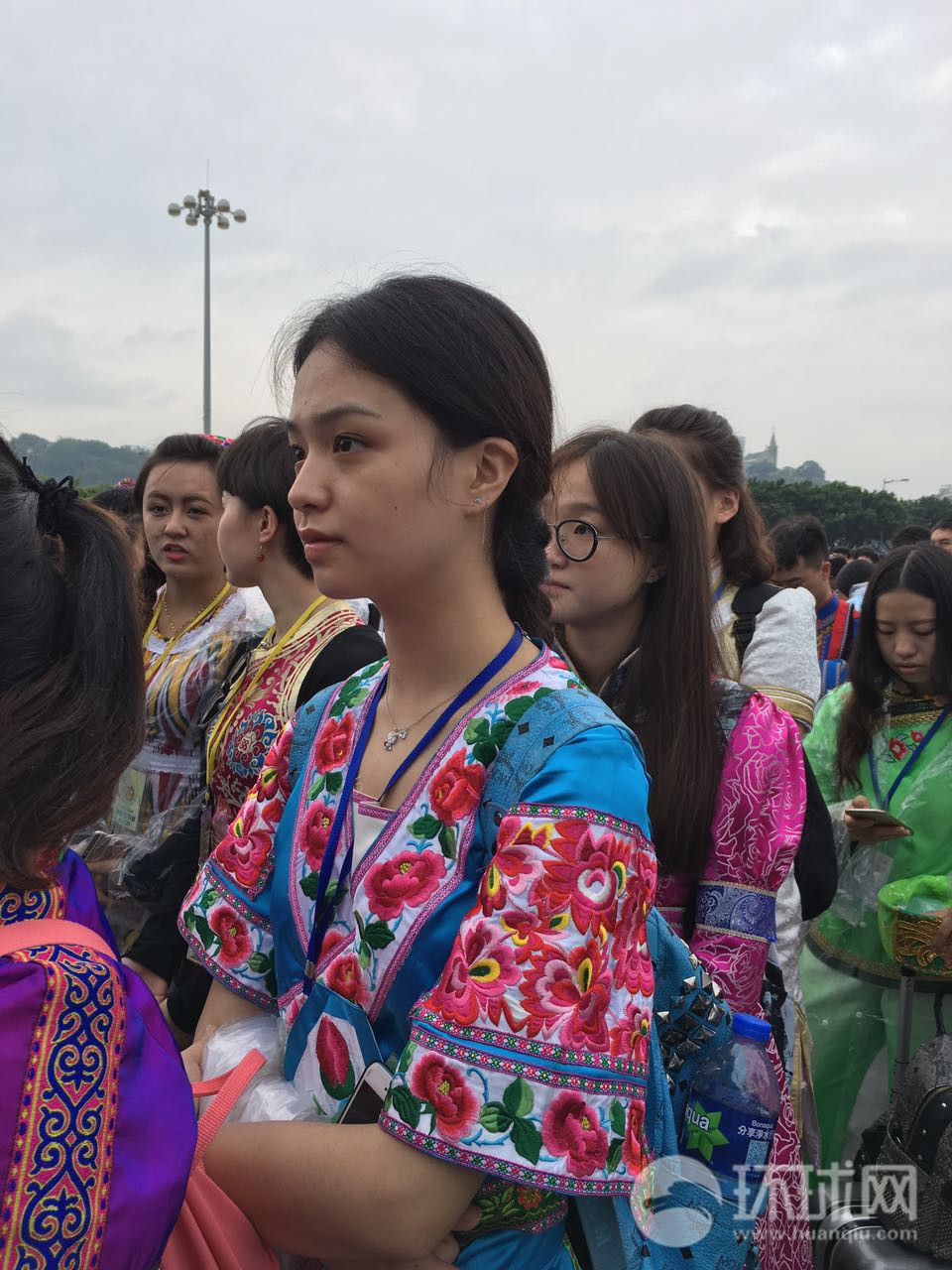 澳门五四升旗携手两岸少数民族青年 帅哥美女齐亮相