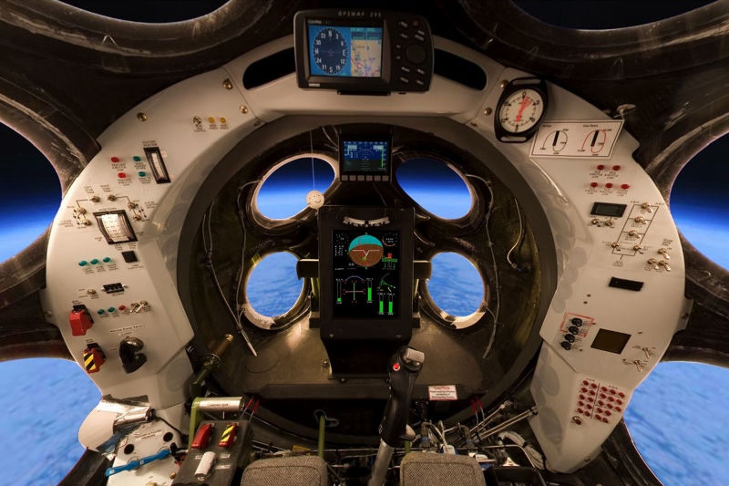 宇宙飞船驾驶舱视角图片