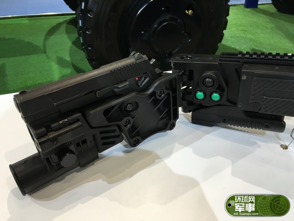 8 细看国产拐弯枪造型挺奇特