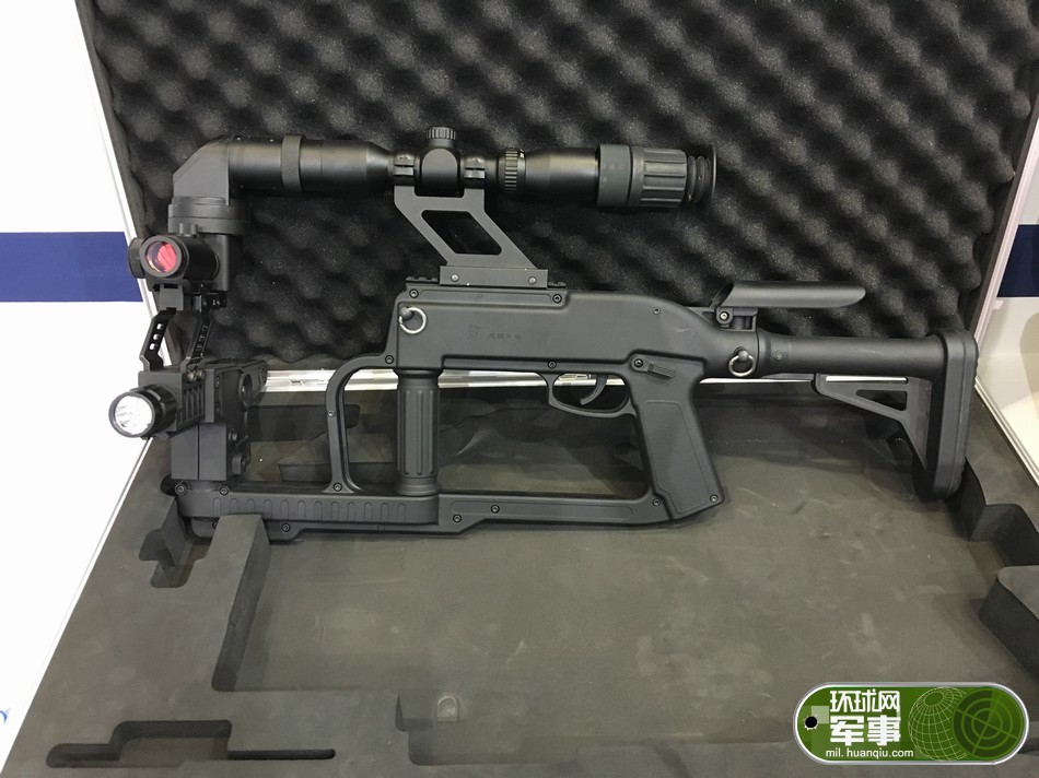 8 细看国产拐弯枪造型挺奇特