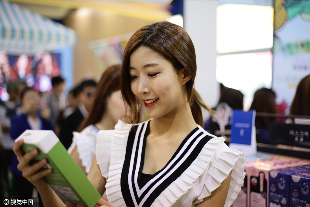 4 第21届上海美博会开幕 高颜值美女吸睛