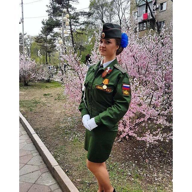 俄罗斯妹子穿军装就是美