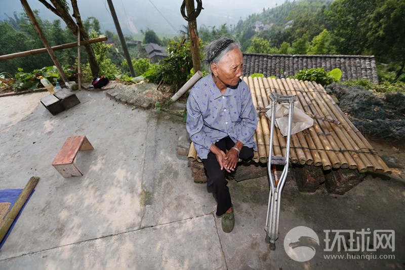 28 现场目击中越边境民间高手排雷:砍刀就是排雷工具