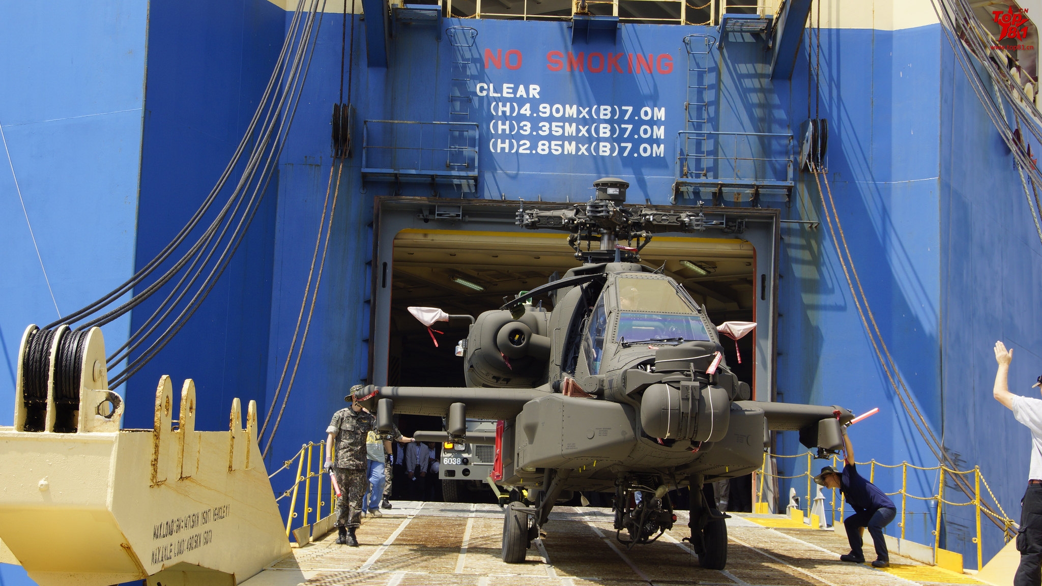 韩国购买的ah64e长弓阿帕奇直升机首批到货.