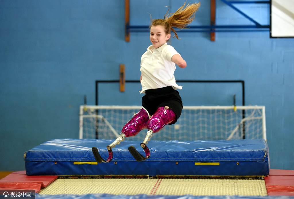 英国无四肢女孩表现完美赢得全英蹦床冠军