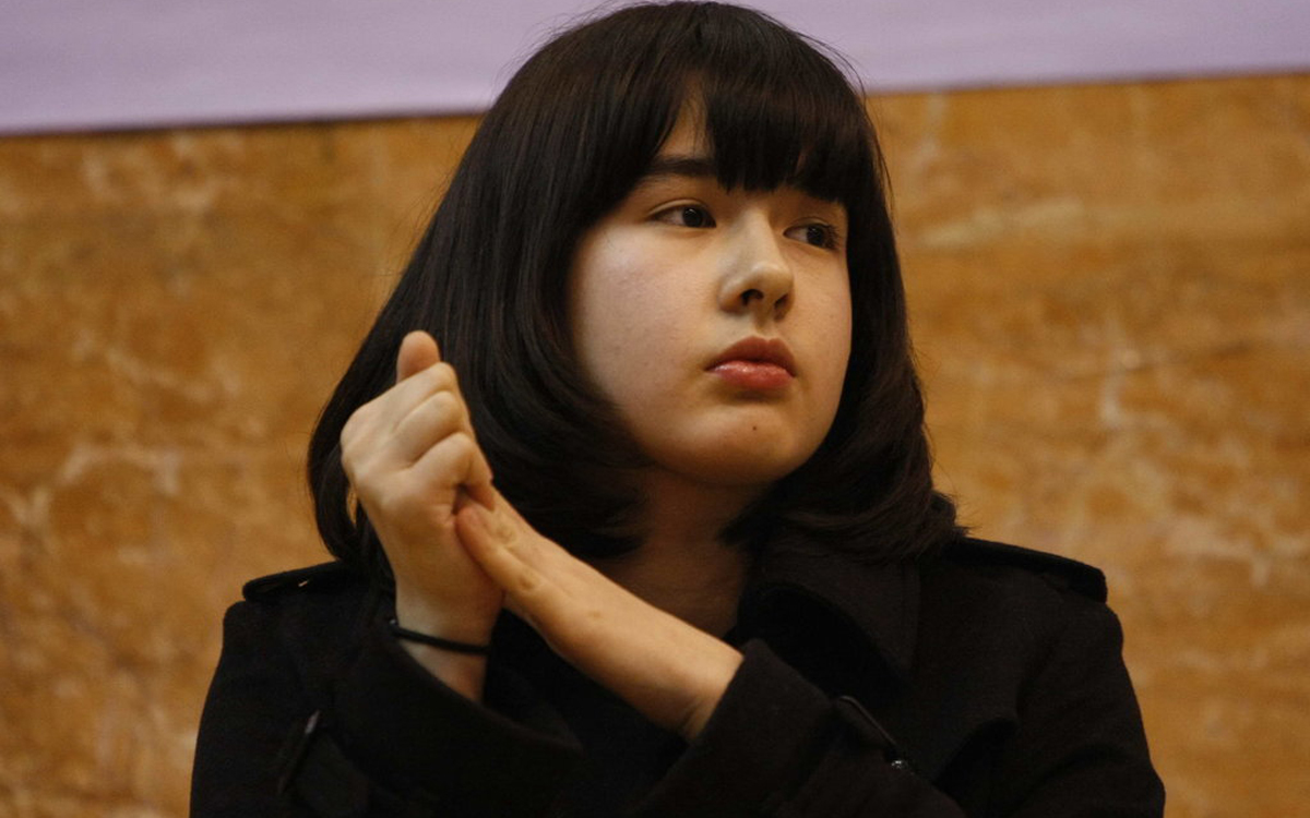 阿的江女儿长大萌娃变女神面容清纯如玉女