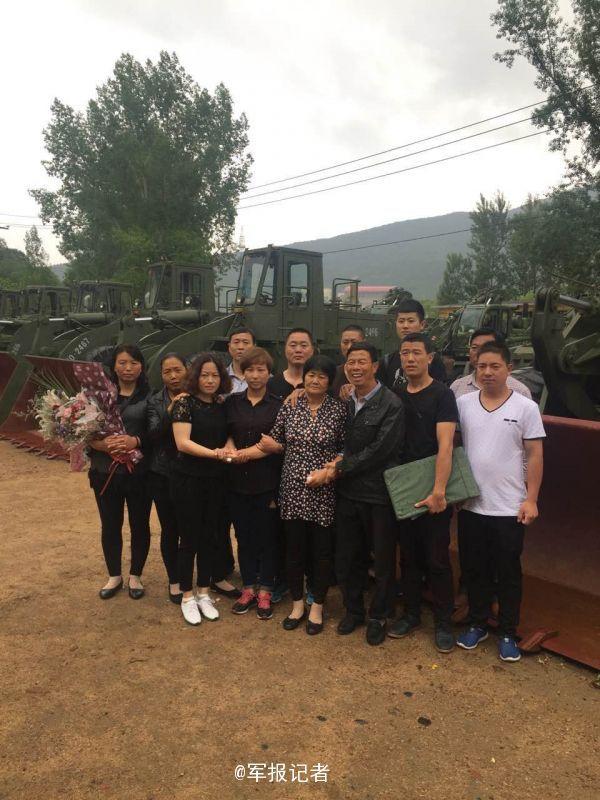 申亮亮烈士遗体火化 母亲痛哭