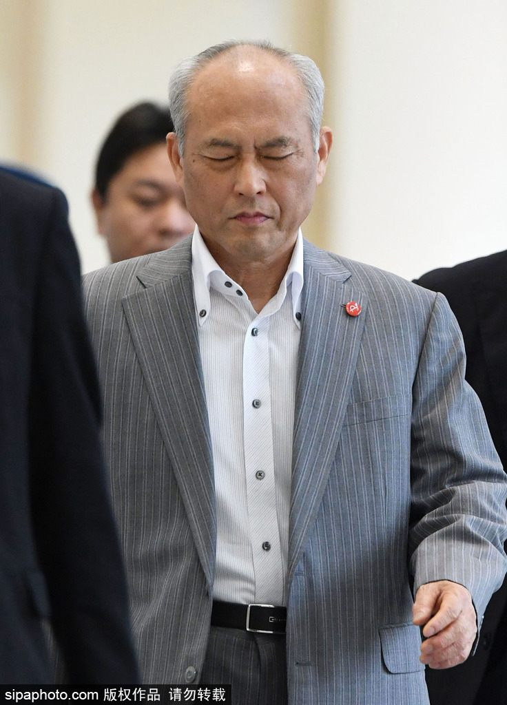 东京都知事公款私用黯然下台