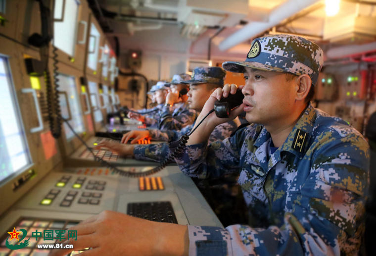 海军万吨巨舰在南海实弹演练